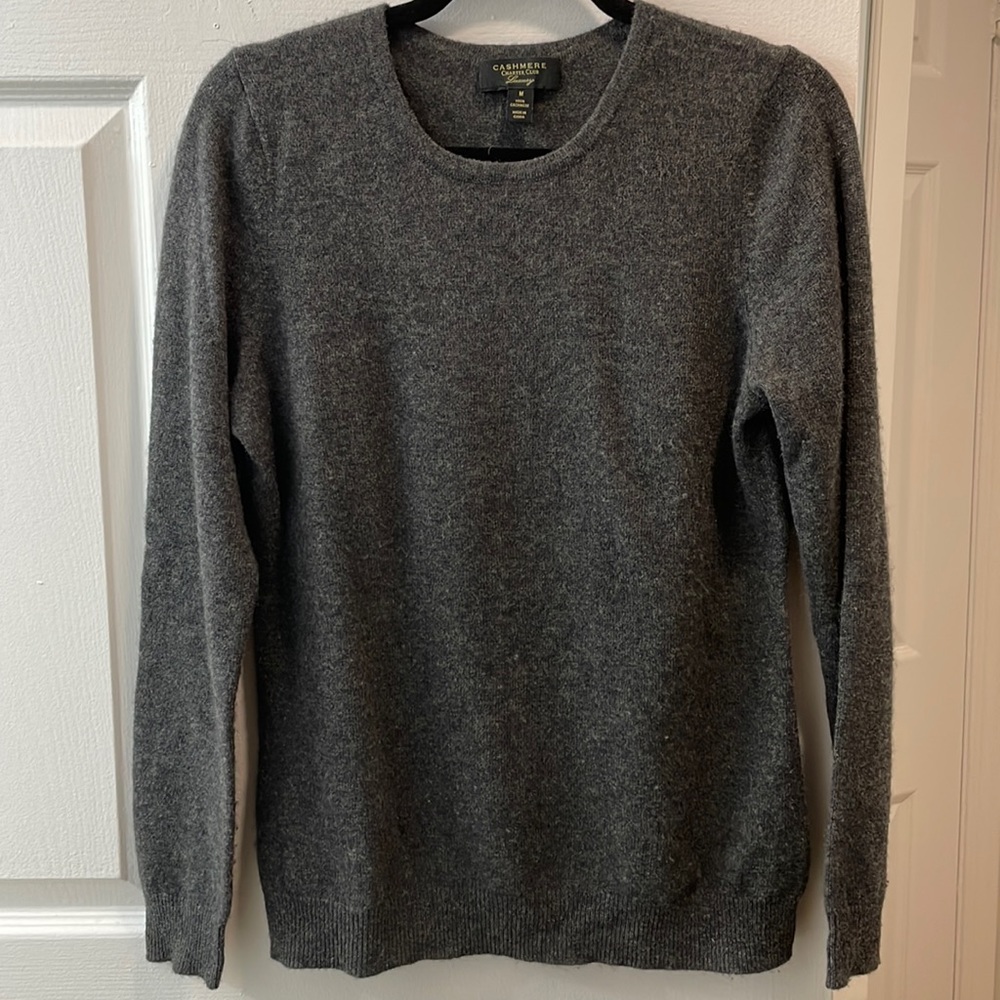 Crew neck grey cashmere sweater